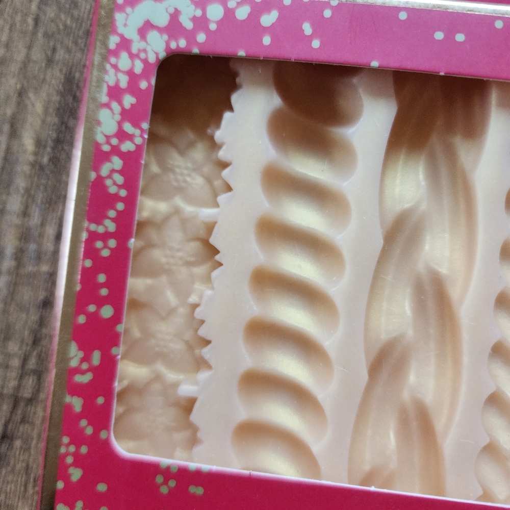 Pie Crust Mold - Picture 7 of 10